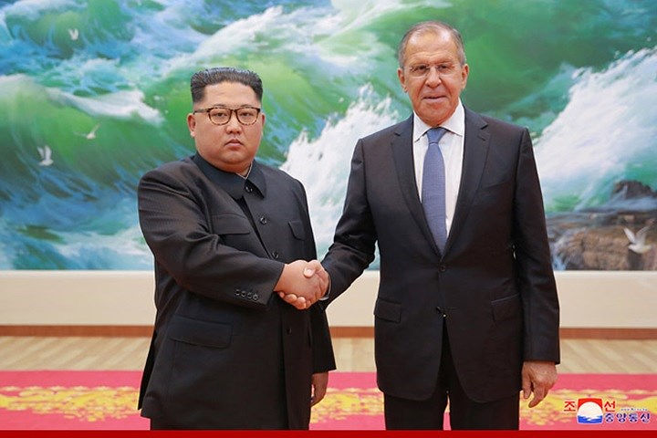 Ngoại trưởng Nga Sergei Lavrov và ông Kim Jong-Un