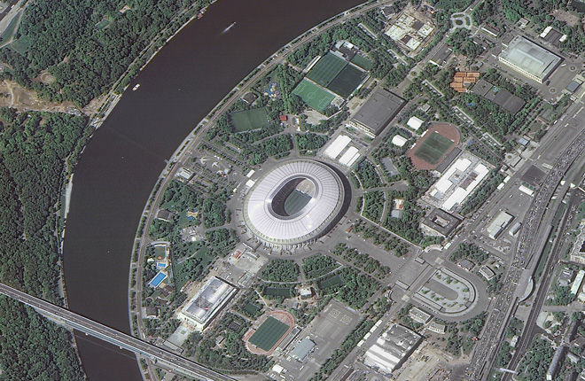 Sân Luzhniki, Moscow, sức chứa lớn nhất World Cup 2018 với 80.000 chỗ ngồi. Sân vận động lâu đời nhất World Cup 2018, được xây dựng từ năm 1955, nơi sẽ diễn ra trận khai mạc và trận chung kết.