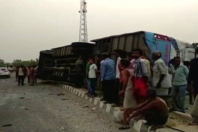 Vụ tai nạn giao thông ở Ấn Độ làm Ít nhất 17 người thiệt mạng và 35 người khác bị thương.  