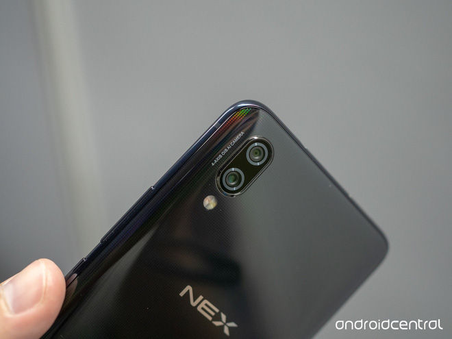 Vivo Nex, smartphone không tai thỏ với camera 