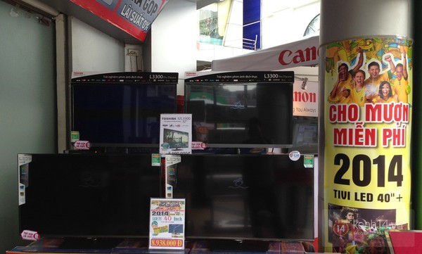 Có những khách hàng chi  2-3 triệu đồng/ngày để thuê những màn hình cỡ lớn trên 60 inch. Ảnh: Zing