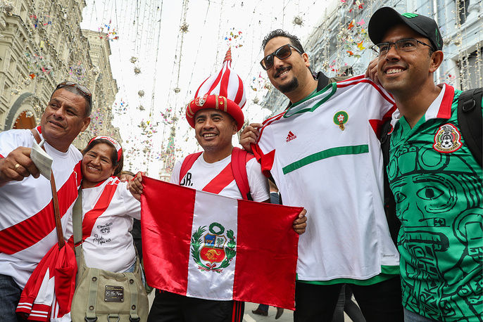  Trên phố Nikolskaya cũng xuất hiện khá nhiều CĐV đội tuyển Peru.