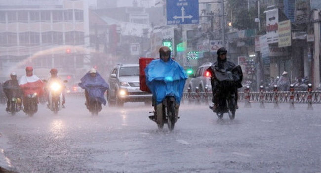 Miền Bắc ngày nắng nóng với nền nhiệt trên 36 độ C, về chiều tối có mưa dông trên diện rộng. Ảnh: Bnews.