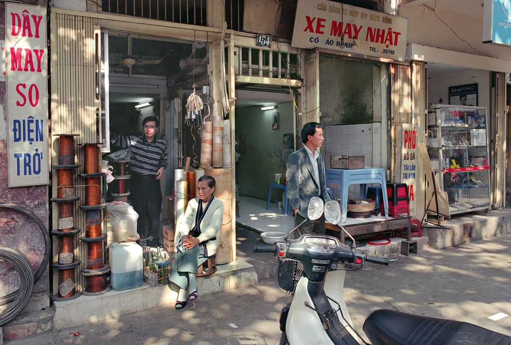 54 Hàng Bông, Hà Nội năm 2000.
