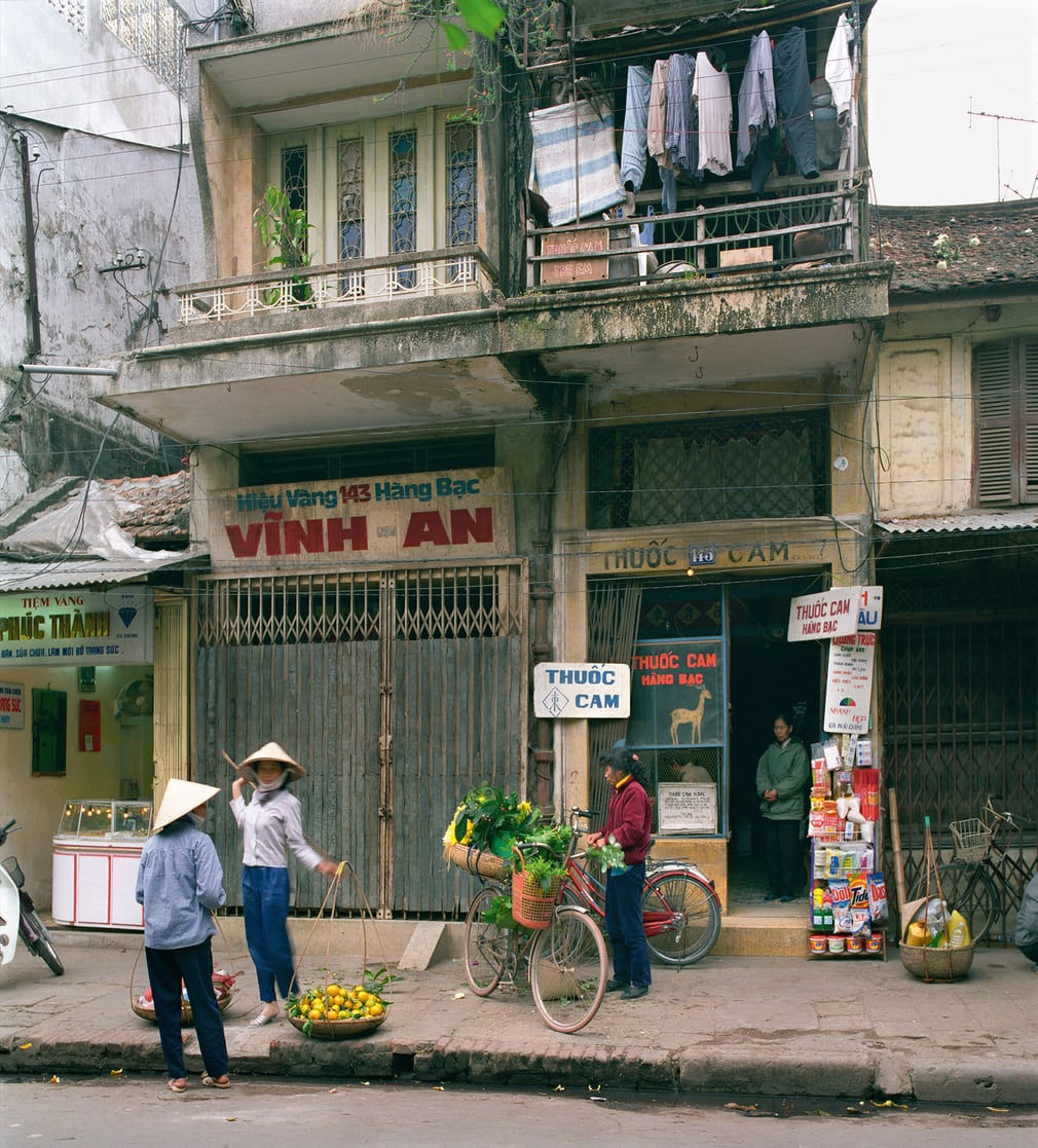 143 - 145 Hàng Bạc, Hà Nội năm 1995.