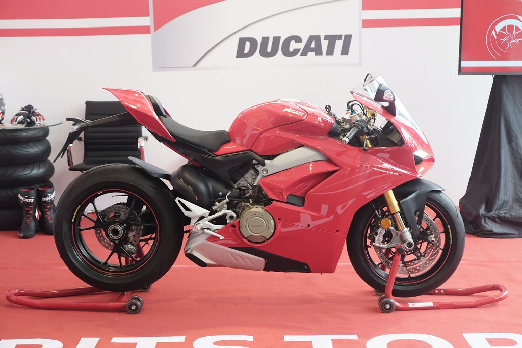Ducati cho biết sẽ không giảm giá trước những đối thủ như Honda hay BMW Motorrad.