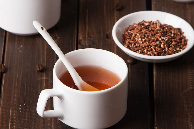 Ngoài nấu ăn trực tiếp, gạo lứt còn có thể pha trà làm thức uống giải khát. 