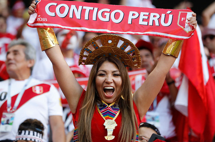   Một người hâm mộ cuồng nhiệt của đội tuyển quốc gia Peru trong trận Peru - Đan Mạch tại sân Mordovia ở Saransk.  