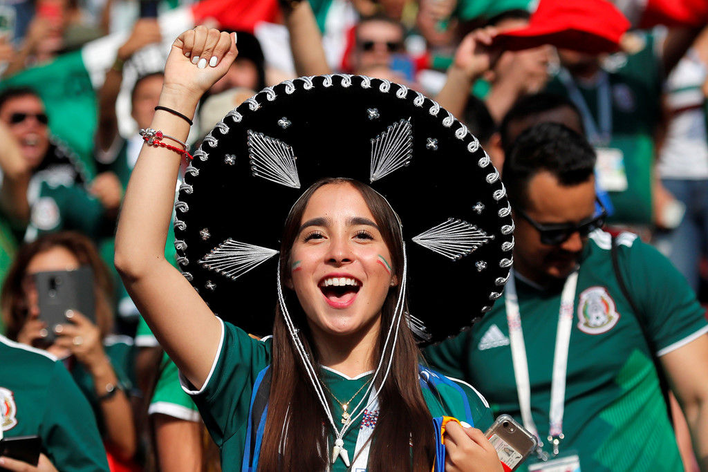 Ngắm vẻ đẹp hút hồn của dàn fan nữ tại World Cup 2018