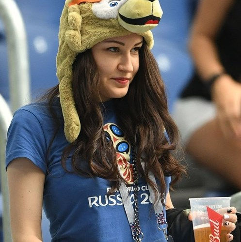 Còn đây là fan nữ của nước chủ nhà Nga. Ảnh: VOV