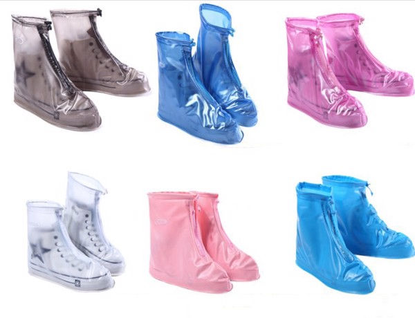 Bao bọc giày đi mưa có nhiều màu sắc và kích cỡ phù hợp cho mọi đối tượng. Ảnh: phunutoday.vn