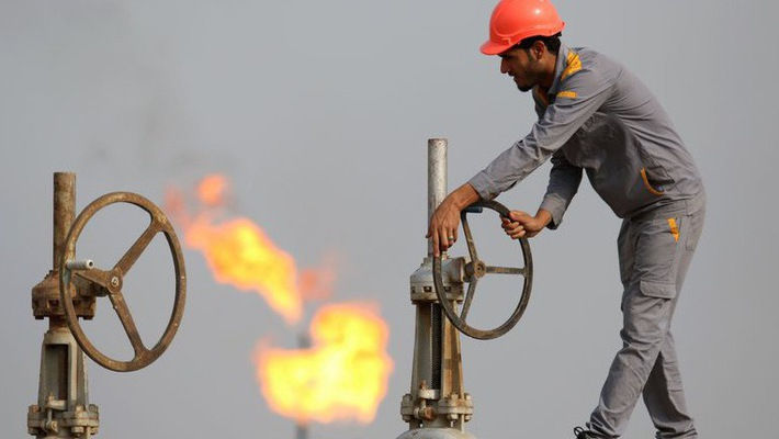 Giá dầu tăng nhẹ khi Saudi Arabia đồng ý tăng sản lượng