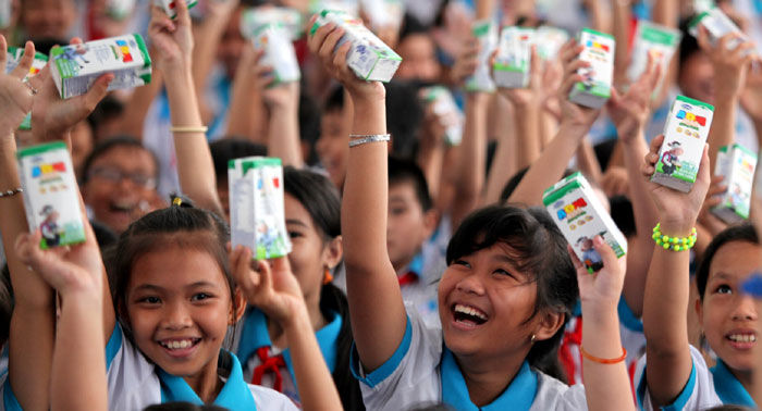 Trong suốt 10 năm qua, Quỹ sữa Vươn cao Việt Nam đã trao tặng hàng triệu ly sữa và đem nhiều niềm vui đến cho trẻ em có hoàn cảnh khó khăn trên cả nước.