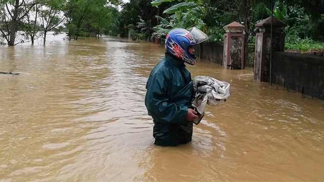 Mưa sau bão kéo dài trong 3 ngày tới sẽ khiến nhiều khu vực các tỉnh bắc Trung bộ đối diện với nguy cơ bị úng ngập, lũ lụt. Ảnh: Phạm Đức.