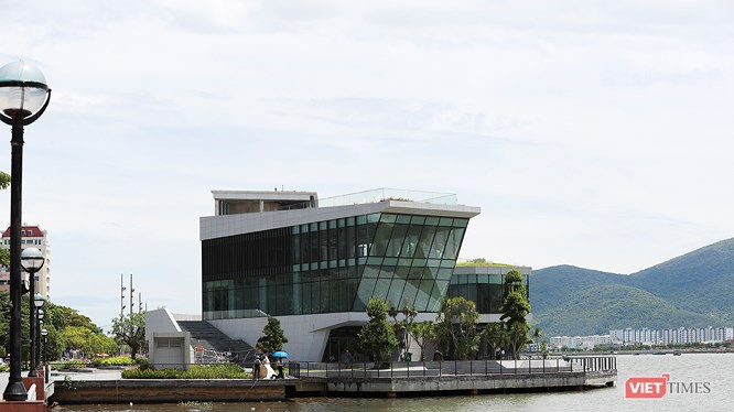 Dự án nhà hàng - bến du thuyền phía nam Cảng Sông Hàn (đường Bạch Đằng, quận Hải Châu) với tổng diện tích hơn 4.082m2 (cả diện tích đất và mặt nước) của Công ty TNHH IVC.