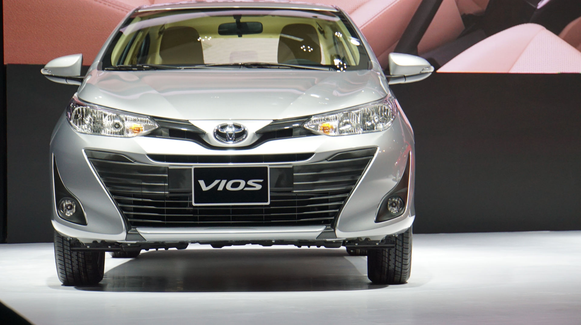 Ra mắt Toyota Vios 2018 mới với giá từ 531 triệu đồng, Yaris giá 650 triệu đồng