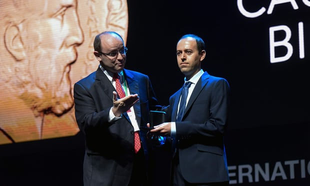 Giáo sư Caucher Birkar tại lễ trao giải thưởng Fields ở Rio de Janeiro vào ngày 1/8. Ảnh: AFP