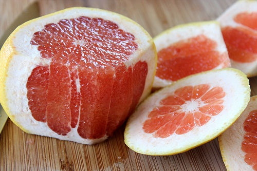 Bưởi đào ít nước hơn các giống bưởi khác nhưng vẫn rất thơm ngon được nhiều người yêu thích. Ảnh minh họa (nguồn Internet).