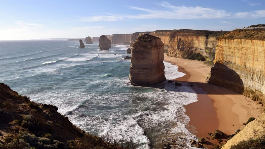   Great Ocean Road, Úc: Đây là nơi thường diễn các cuộc thi lướt sóng bởi đặc tính mạnh mẽ của con sóng nhưng lại không quá hung dữ.   