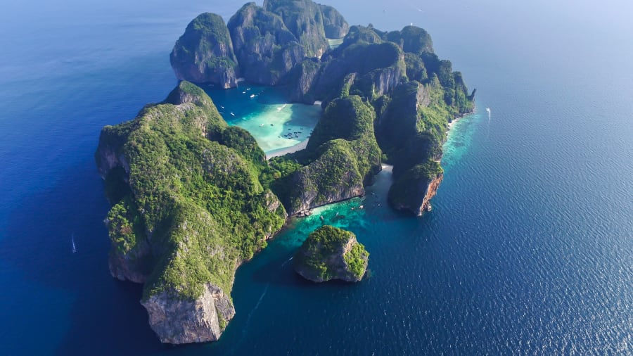   Bờ biển Andaman, Thái Lan, Malaysia và Myanmar: Mặc dù gắn liền với bờ biển phía Tây Nam của Thái Lan, bờ biển Andaman còn được mở rộng từ miền nam Myanmar đến miền bắc Malaysia.  