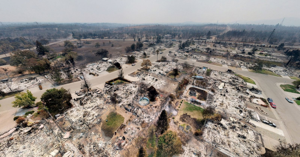   Toàn cảnh California sau khi bị đám cháy tàn phá nặng nề.  