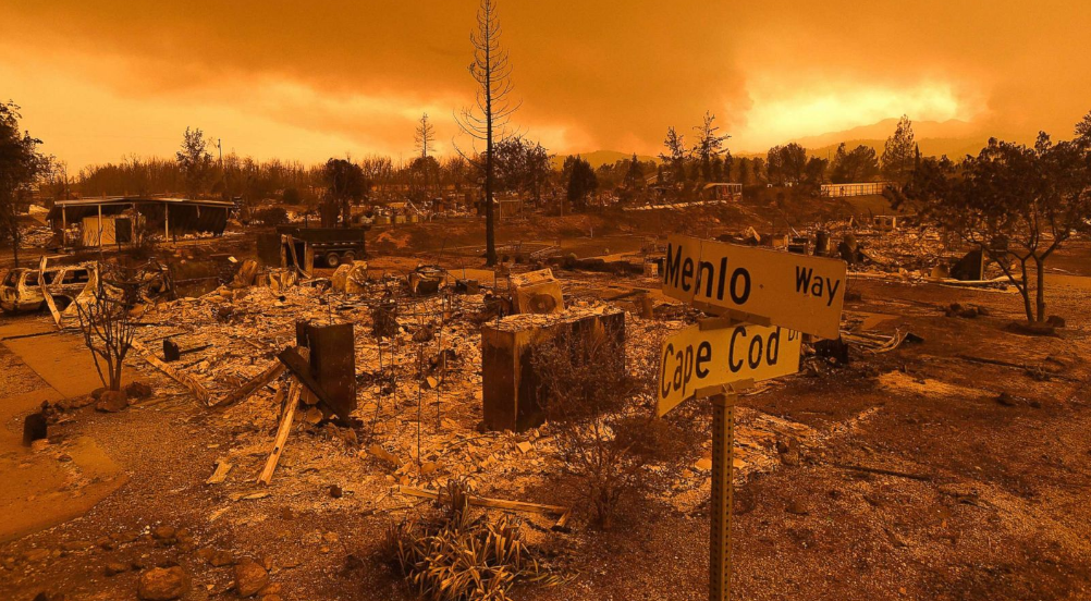  Khung cảnh tan hoang của ngôi nhà ở khu vực hồ Keswick Estates của Redding, California sau khi đám cháy đi qua.  