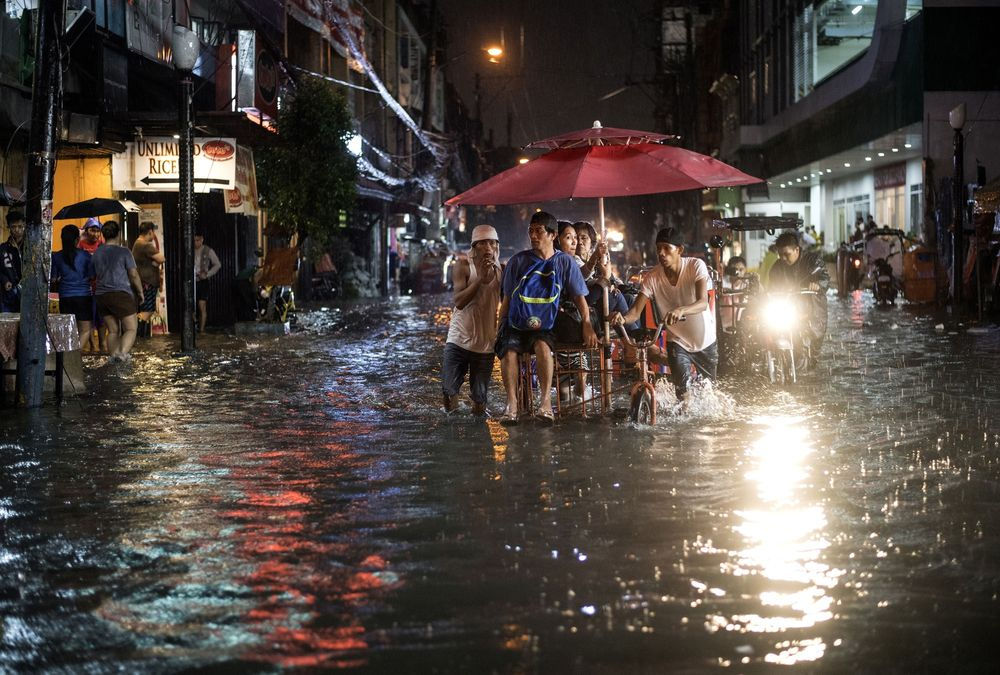  Một tuyến phố bị ngập nước ở thủ đô Manila - Philippines vào ngày 11/8. Ảnh: Noel Celis/AFP. 