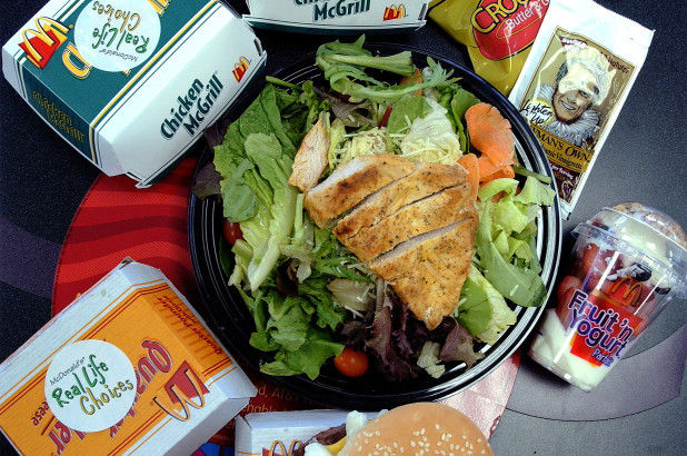 436 người đã bị nhiễm ký sinh trùng Cyclospora sau khi ăn món salad tại các cửa hàng thức ăn nhanh MacDonald ở Mỹ.  