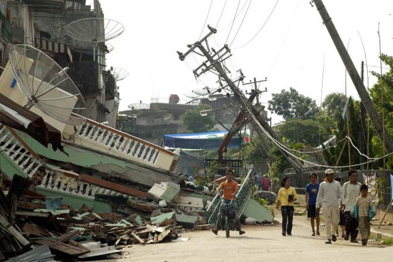 Indonesia vừa trải qua ít nhất 3 trận động đất làm hàng trăm người thiệt mạng.
