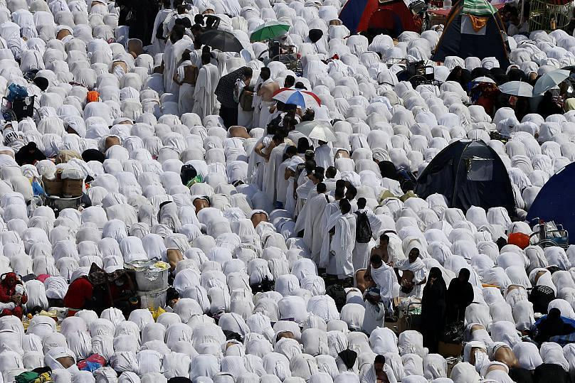 Choáng ngợp với cảnh tượng 2 triệu tín đồ Hồi giáo có mặt cùng lúc ở Mecca