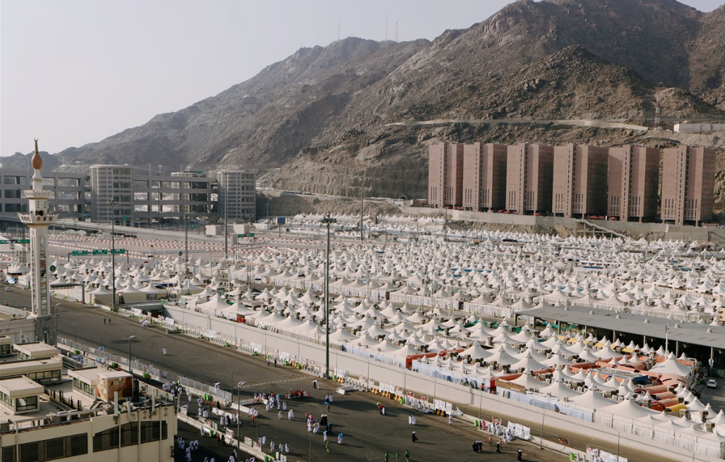 Khung cảnh hàng ngàn túp lều làm nơi tá túc của những người đến tham gia lễ hành hương Haji.  
