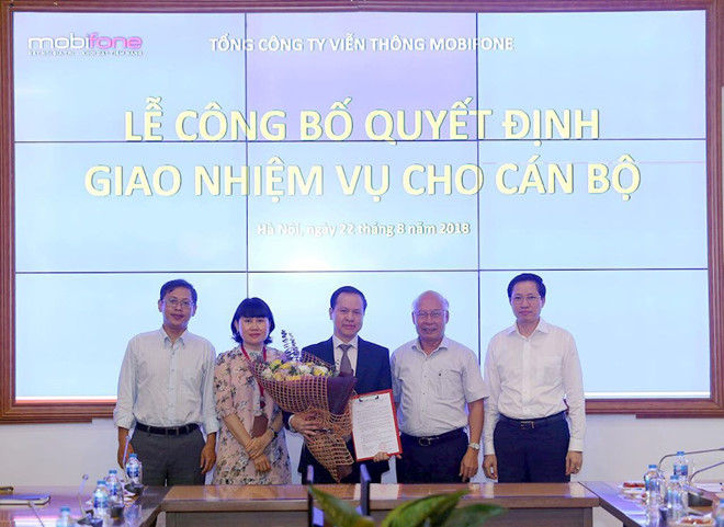 Ông Nguyễn Đăng Nguyên (giữa) trở thành Tổng giám đốc MobiFone.