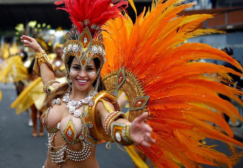 Bắt đầu từ năm 1964, lễ hội Notting Hill Carnival chính thức được tổ chức hàng năm trên các con phố của khu vực Notting Hill ở phía tây thủ đô London. Ảnh: Reuters