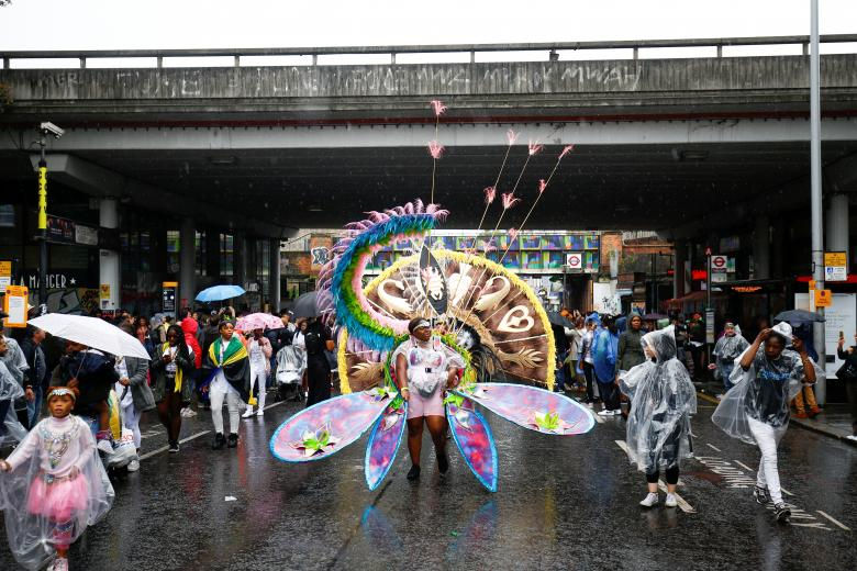 Những vũ điệu được biểu diễn trên đường phố giúp người tham gia tưởng nhớ về quê hương châu Phi của họ. Ảnh: Reuters  