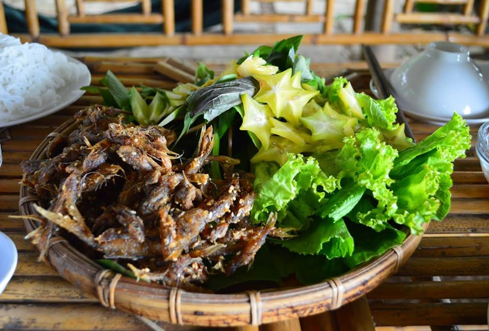 Món ăn được bày trí đẹp mắt rất dân dã ở khu du lịch Long Phước. Ảnh: Foody.