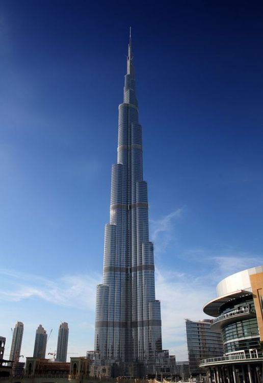   Burj Khalifa nhìn lên.  