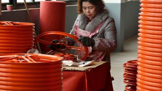 Tại một nhà máy sản xuất phụ tùng xe đạp ở Kim Hoa, tỉnh Chiết Giang, Trung Quốc. Ảnh: AFP