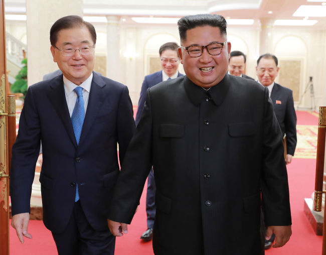 Ông Chung và nhà lãnh đạo Kim Jong-un tại Bình Nhưỡng vào ngày 4/9.