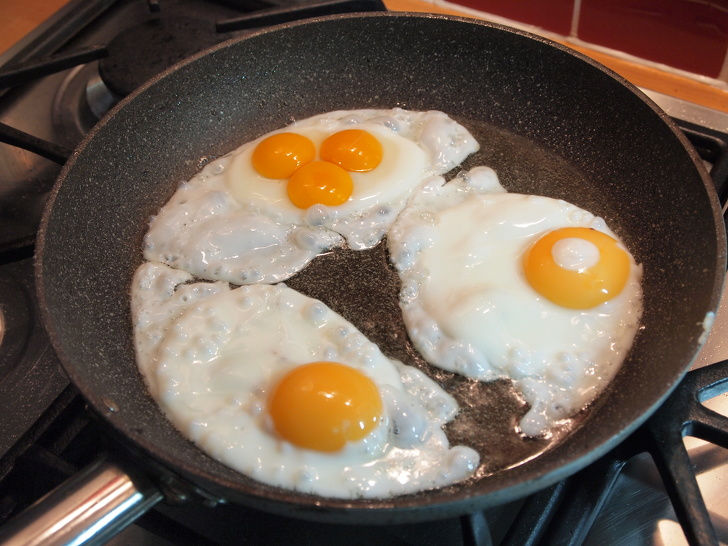 Trứng chứa nhiều collagen và giải độc gan.