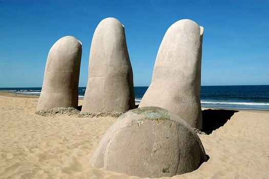 Những bãi biển sở hữu tác phẩm điêu khắc nổi tiếng thế giới