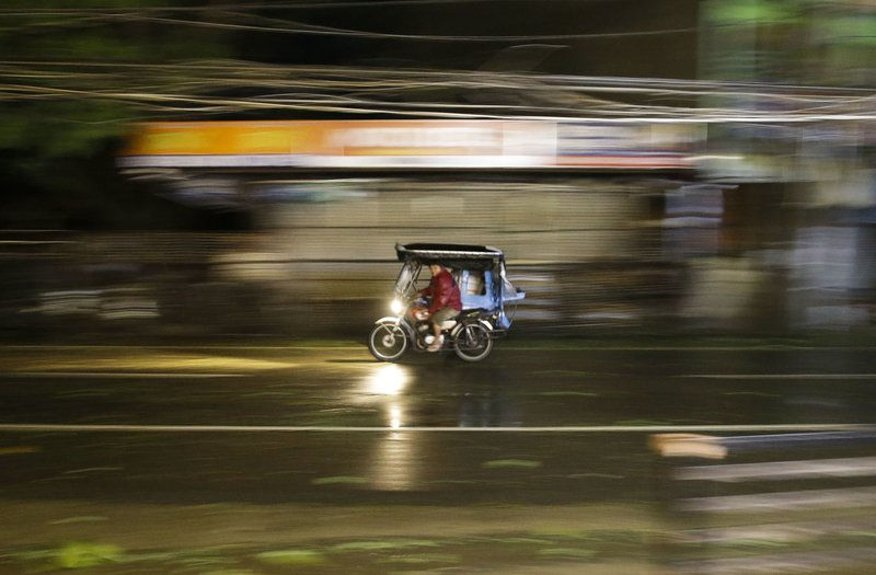 Quái vật Mangkhut càn quét qua miền Bắc Philippines như thế nào?