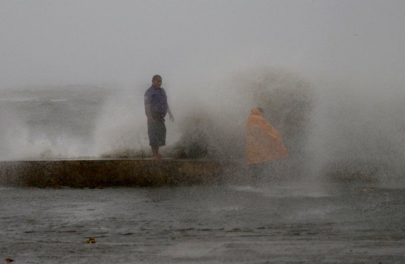 Quái vật Mangkhut càn quét qua miền Bắc Philippines như thế nào?