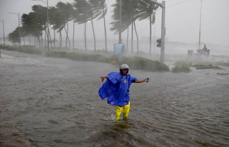 Quái vật Mangkhut càn quét qua miền Bắc Philippines như thế nào?