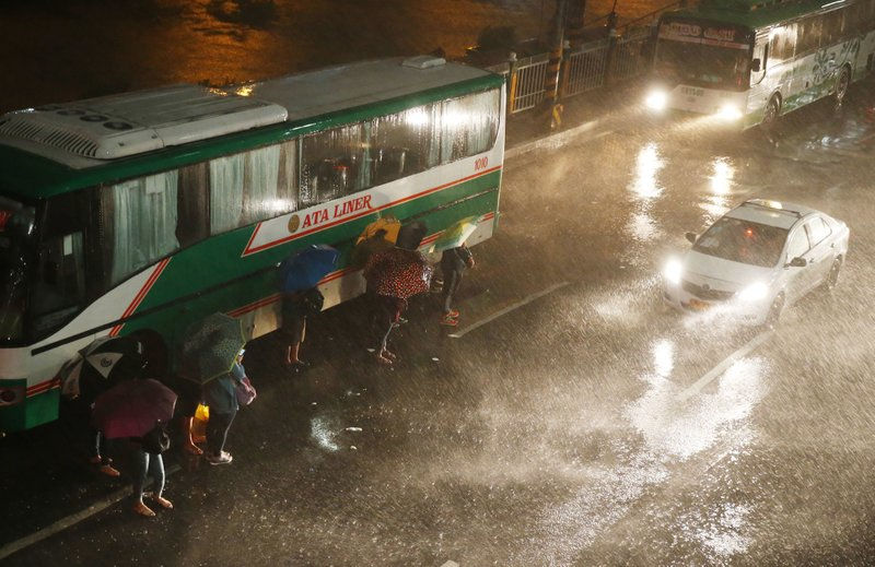 Quái vật Mangkhut càn quét qua miền Bắc Philippines như thế nào?