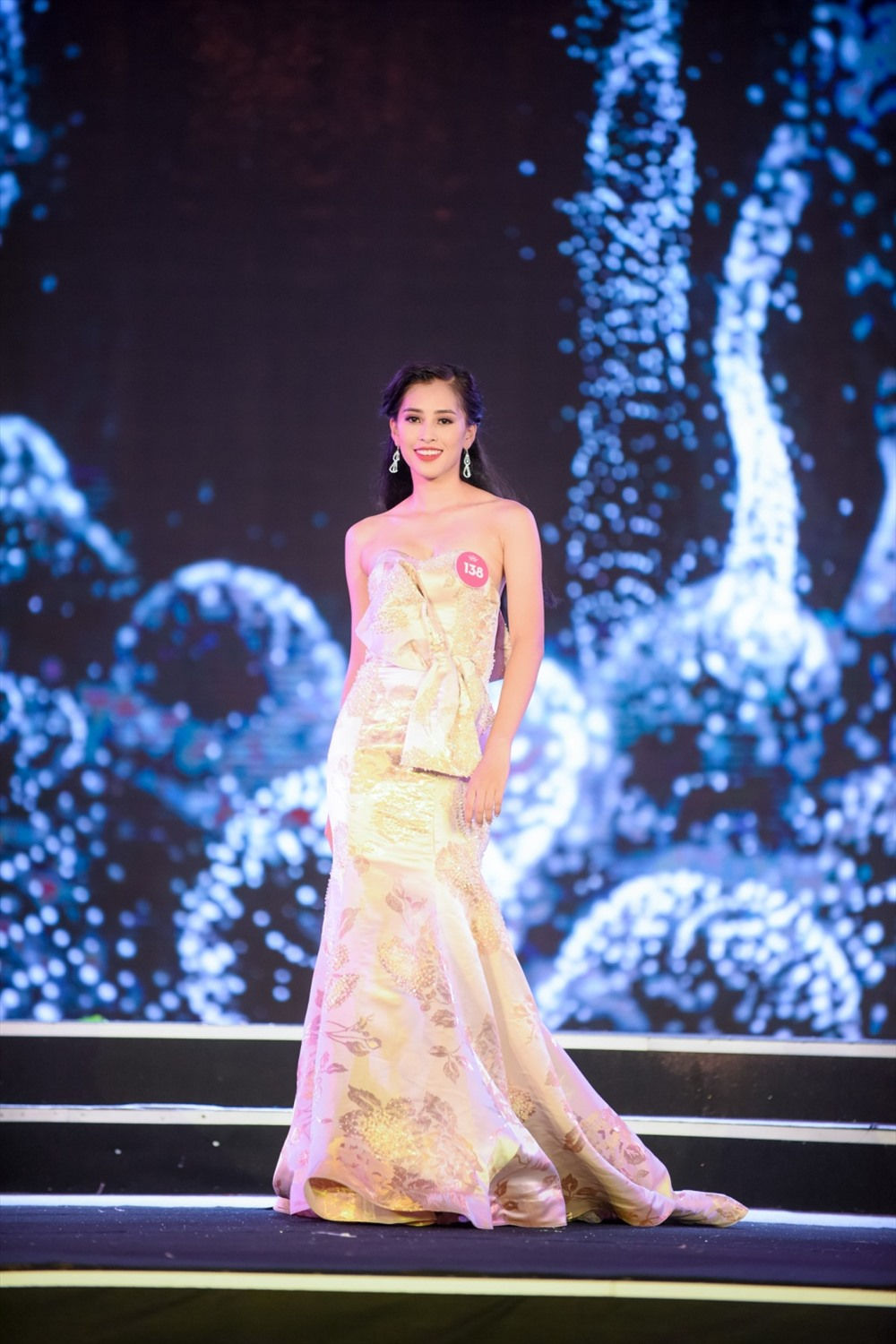 Trong đêm chung khảo phía Bắc Hoa hậu Việt Nam 2018, Tiểu Vy nhận được sự đánh giá cao của ban giám khảo và khán giả. Ảnh: BTC