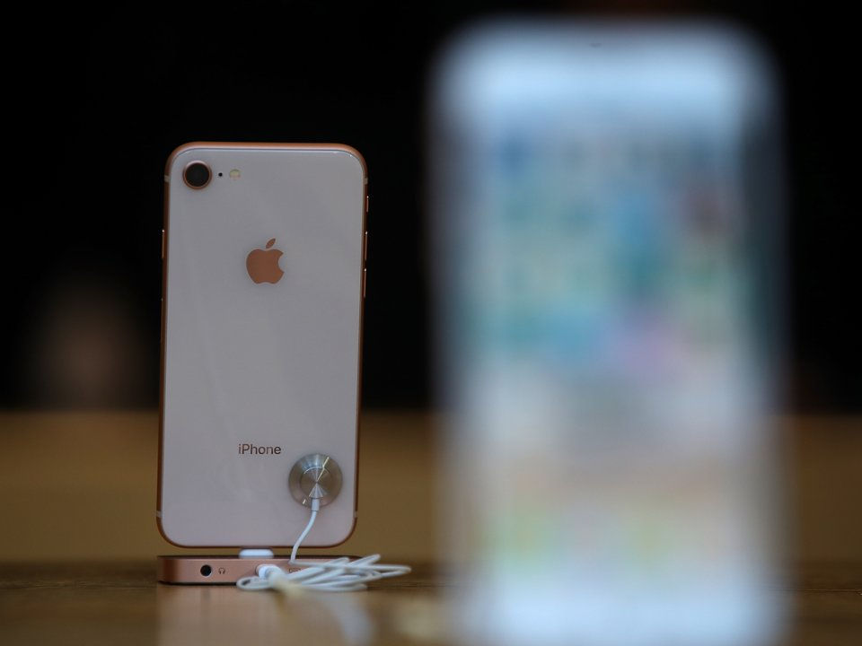 6 lý do nên mua iPhone 8 thay vì iPhone XS giá trên trời