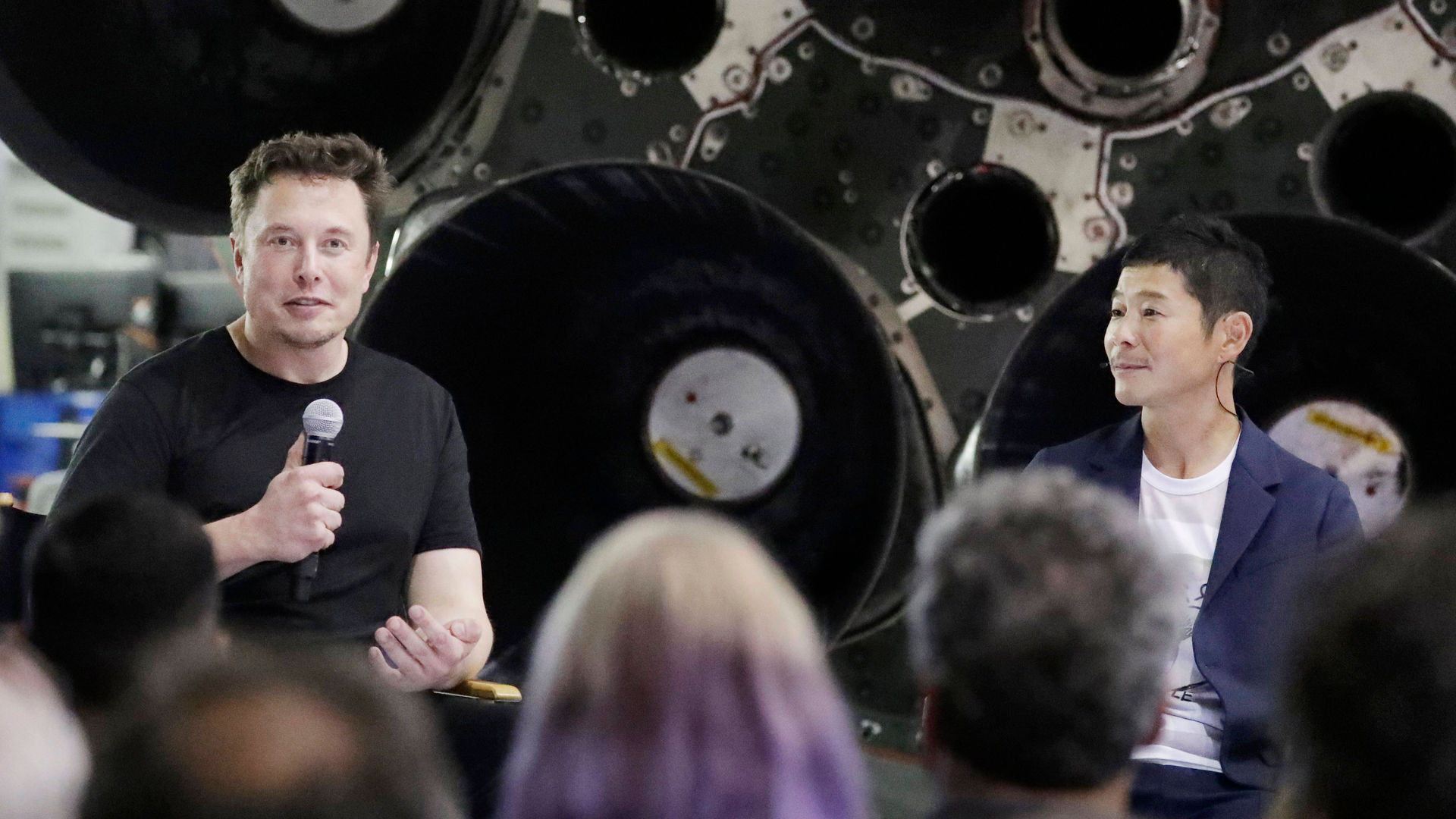 Giám đốc điều hành SpaceX Elon Musk mô tả Maezawa là 