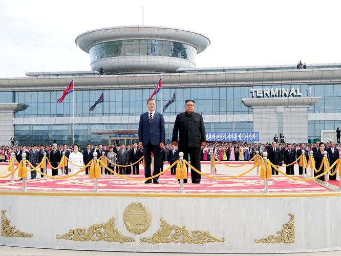 Bất ngờ trong lễ đón Tổng thống Moon Jae In tại Bình Nhưỡng - ảnh 4