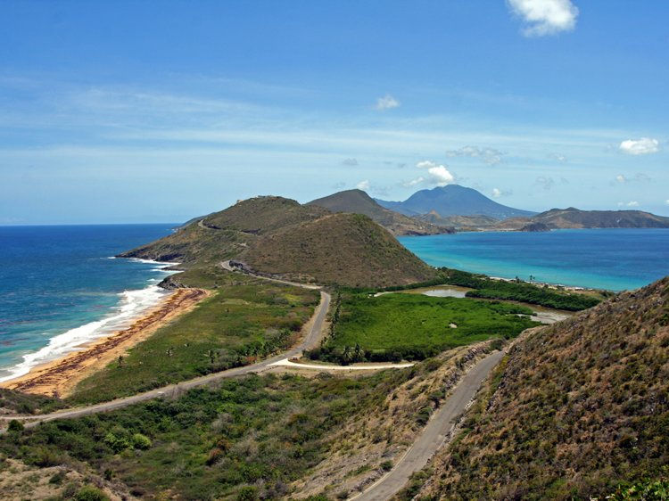 Kitts và Nevis phải đối mặt sau mùa bão năm ngoái, giá cả cho chương trình CIP đã được điều chỉnh, theo Katz. Công dân của nó bây giờ cũng có quyền truy cập vào hơn 150 khu vực pháp lý trên toàn thế giới, kể từ khi nước này đã ký kết các hiệp ước du lịch với các nước như Nga, Moldova, Nepal, Ấn Độ, Indonesia, Rwanda và Đài Loan trong năm qua.