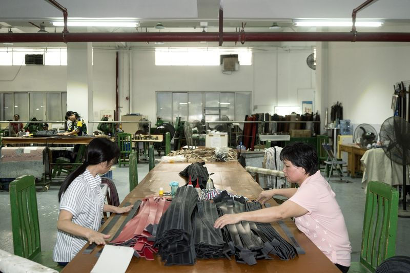 Một nhà máy sản xuất dây đai ở Quảng Châu, Trung Quốc. Ảnh: Bloomberg